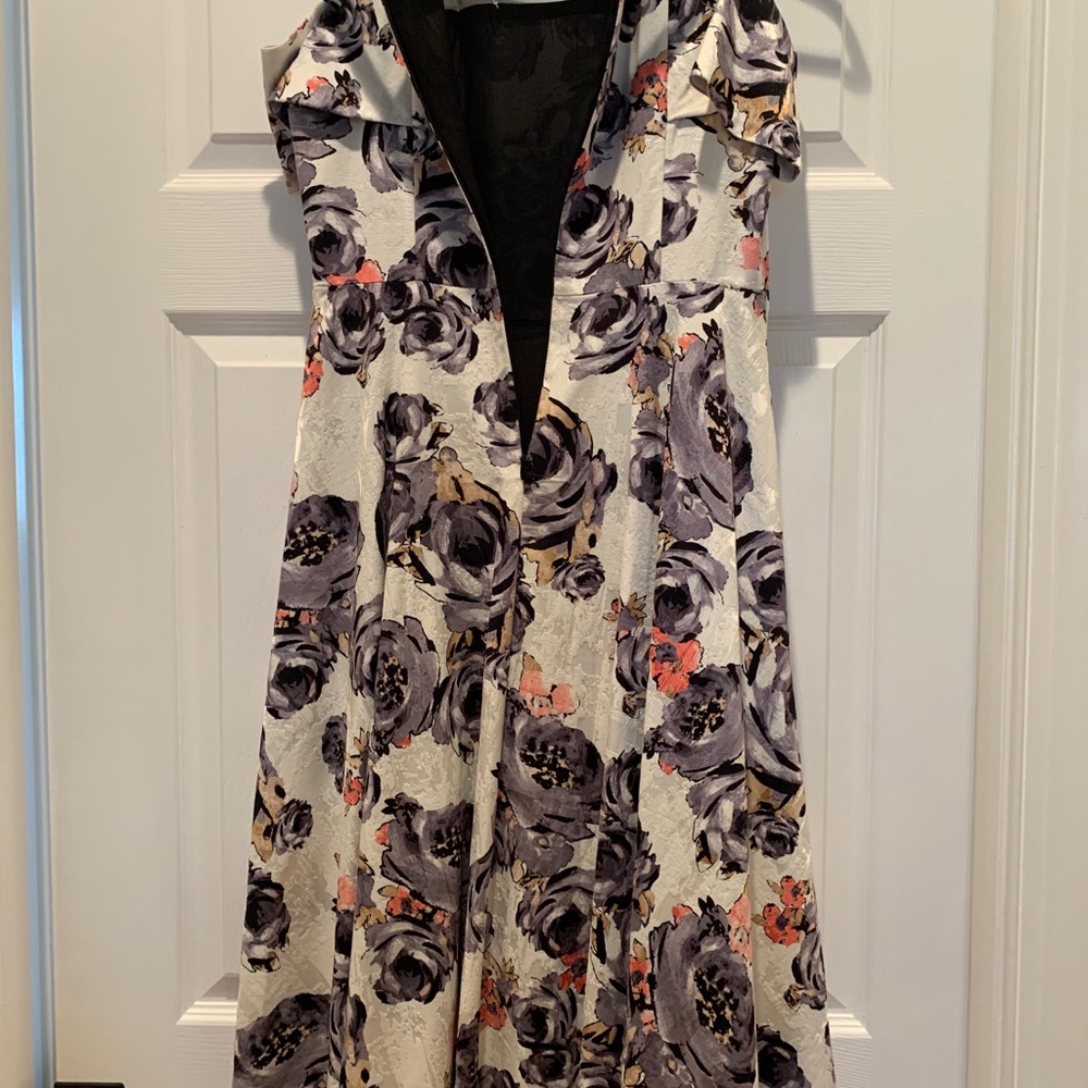 Dress - Picture 4 of 7